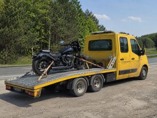 Transport motocykla na lawecie latem – Lubin
